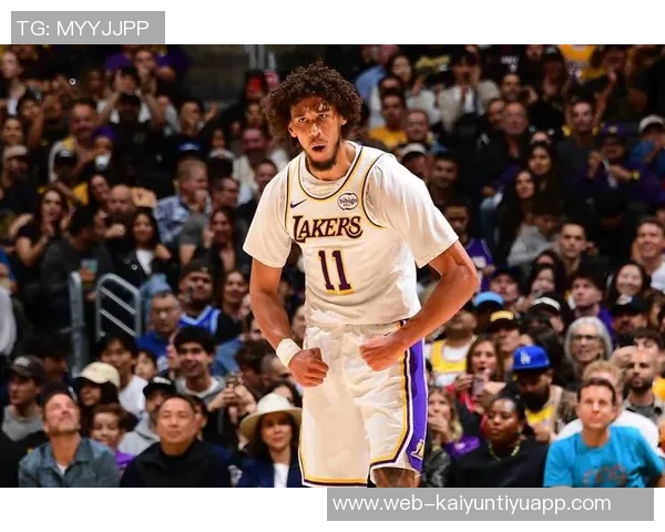 拉拉维亚分享湖人三巨头数据与东契奇里夫斯的精彩表现分析 拉拉维亚分享湖人三巨头数据与东契奇里夫斯的精彩表现分析