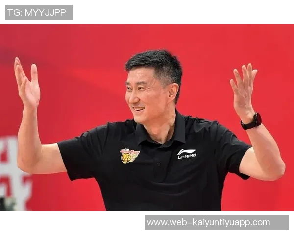 广东男篮主帅杜锋亲临现场助威广东女篮新赛季首战精彩揭幕