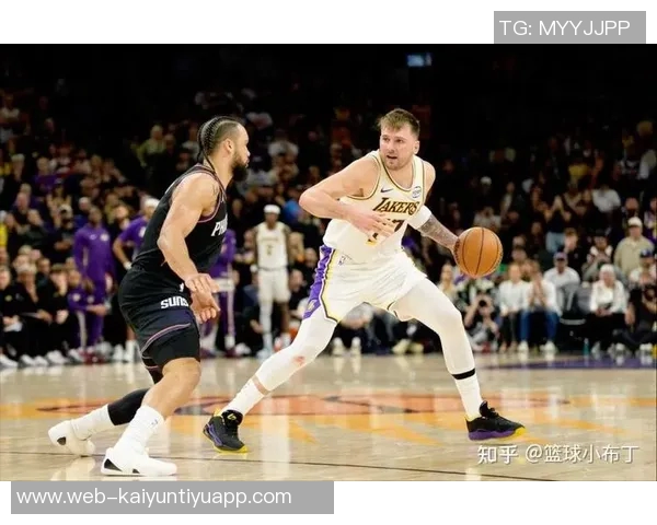 米勒质疑东契奇防守态度为何不积极协防只会摆手表示无奈